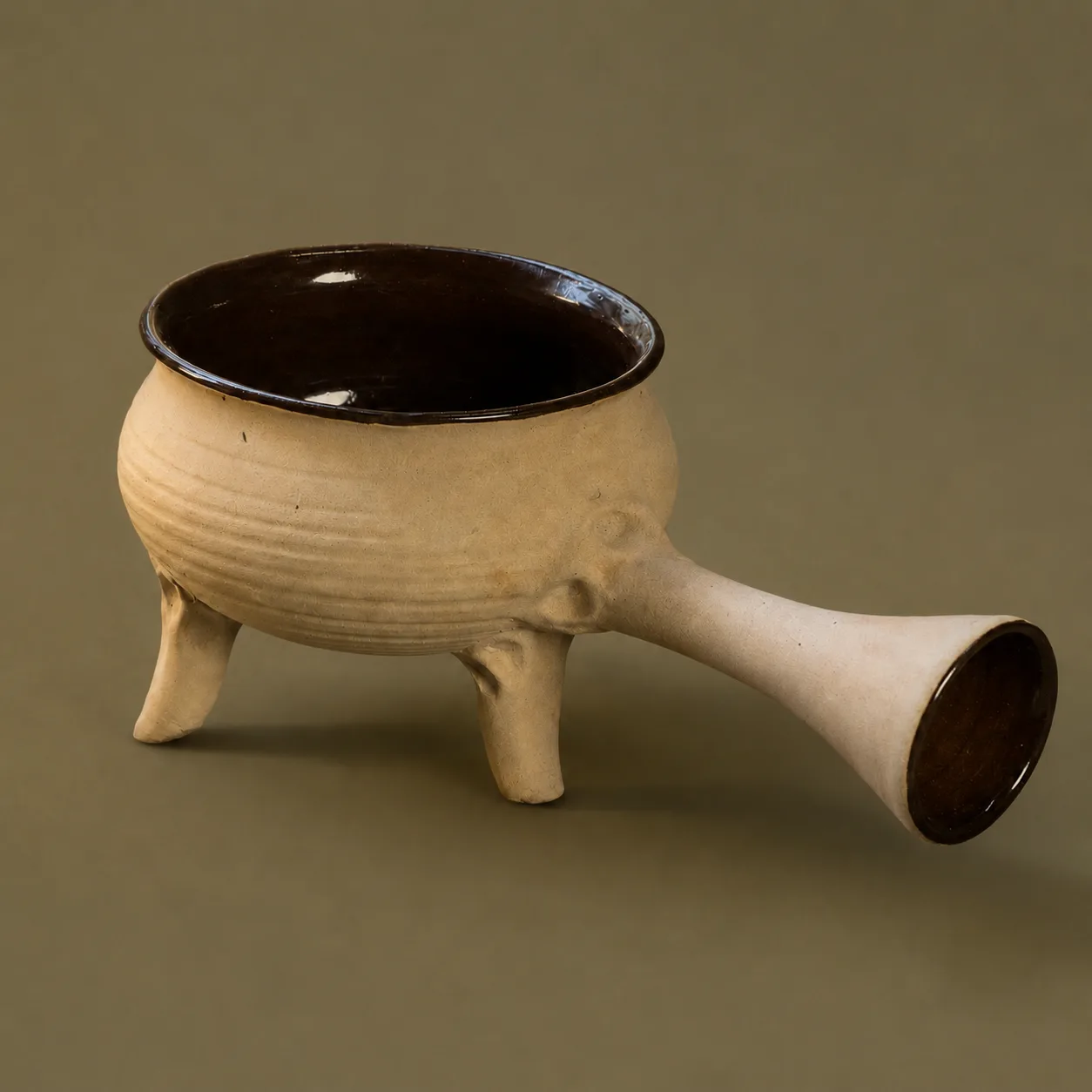 Large Three-Legged Pot — Cannon Handle, rim curved inward