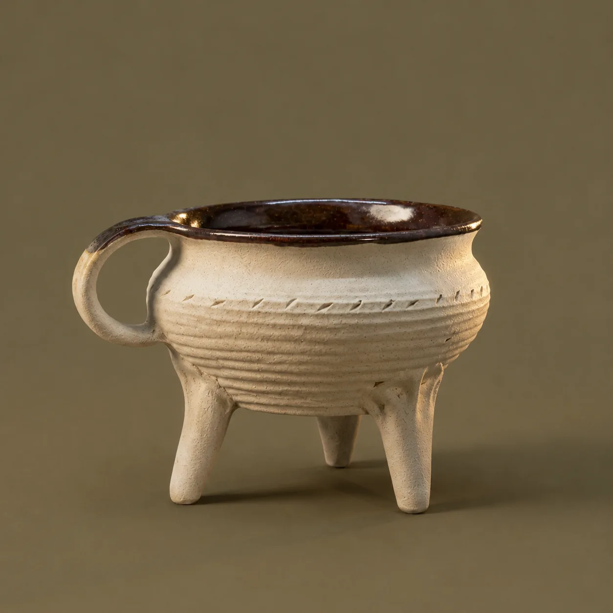Large Three-Legged Pot - Ring Handle
